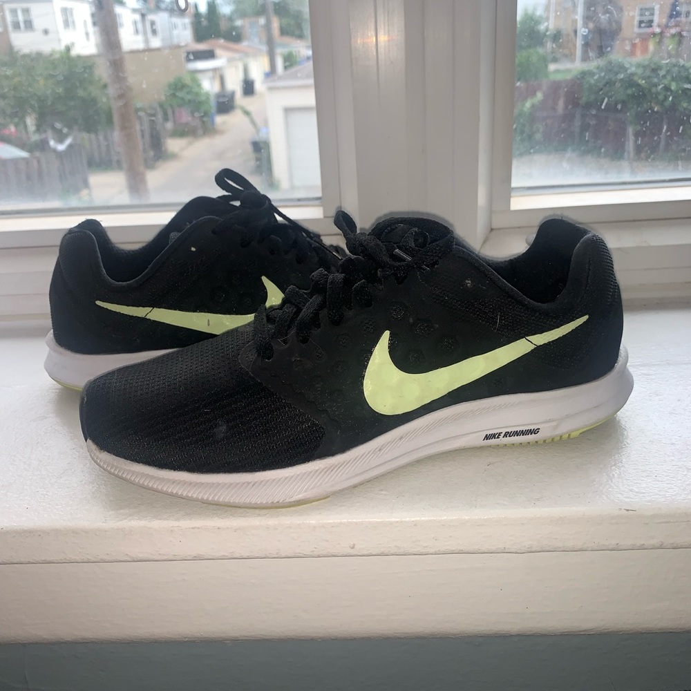 Nike running shoes size 7. Good condition